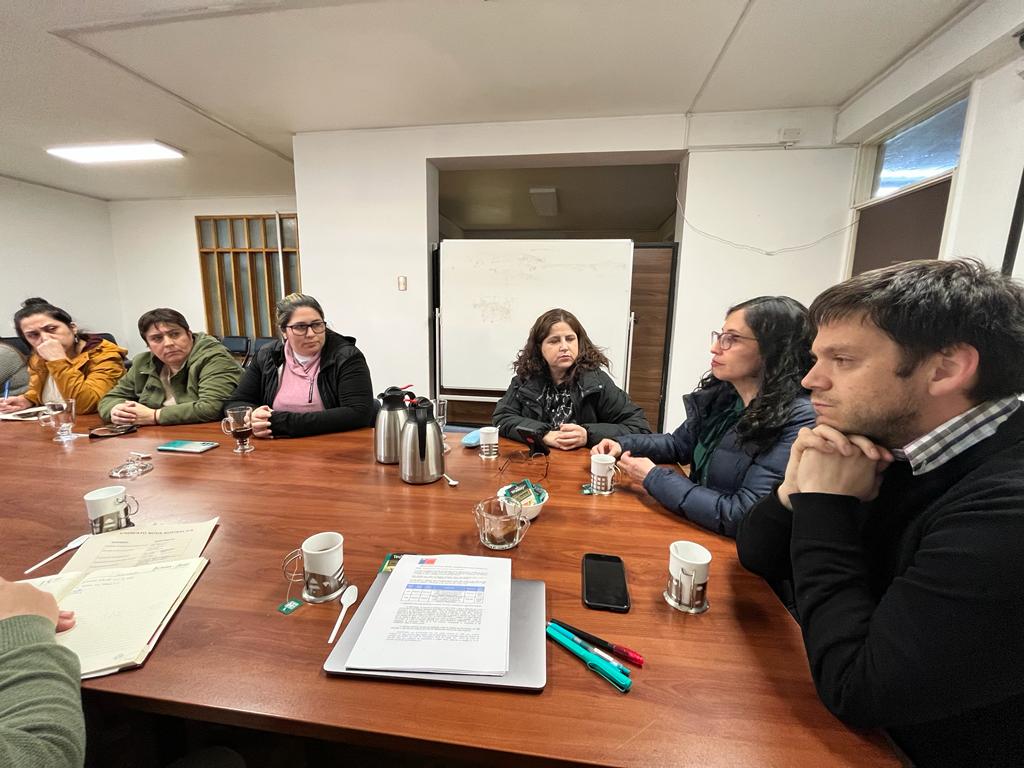 Gobierno prioriza dar continuidad al empleo de trabajadores de Nova Austral | Autoridades regionales se reunieron en Porvenir con los sindicatos de la empresa en crisis