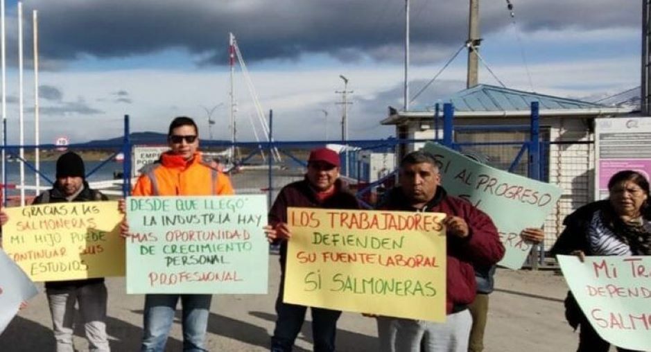 Tripulación de buque de Greenpeace no pudo desembarcar en Puerto Natales por manifestación de protesta