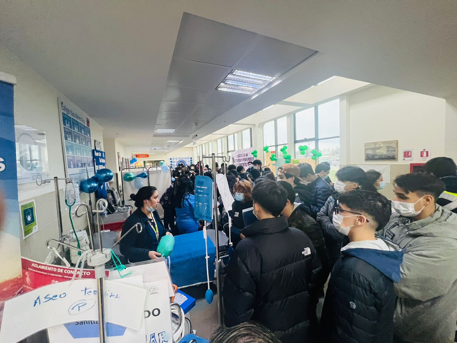 Asociación de Enfermeros y Enfermeras (ASENF) del Hospital de Natales realizan exitosa exposición informativa y práctica de servicios clínicos dirigido a lacomunidad