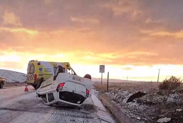 Chofer fallece tras volcar su vehículo pasado el cruce de Dorotea en Puerto Natales