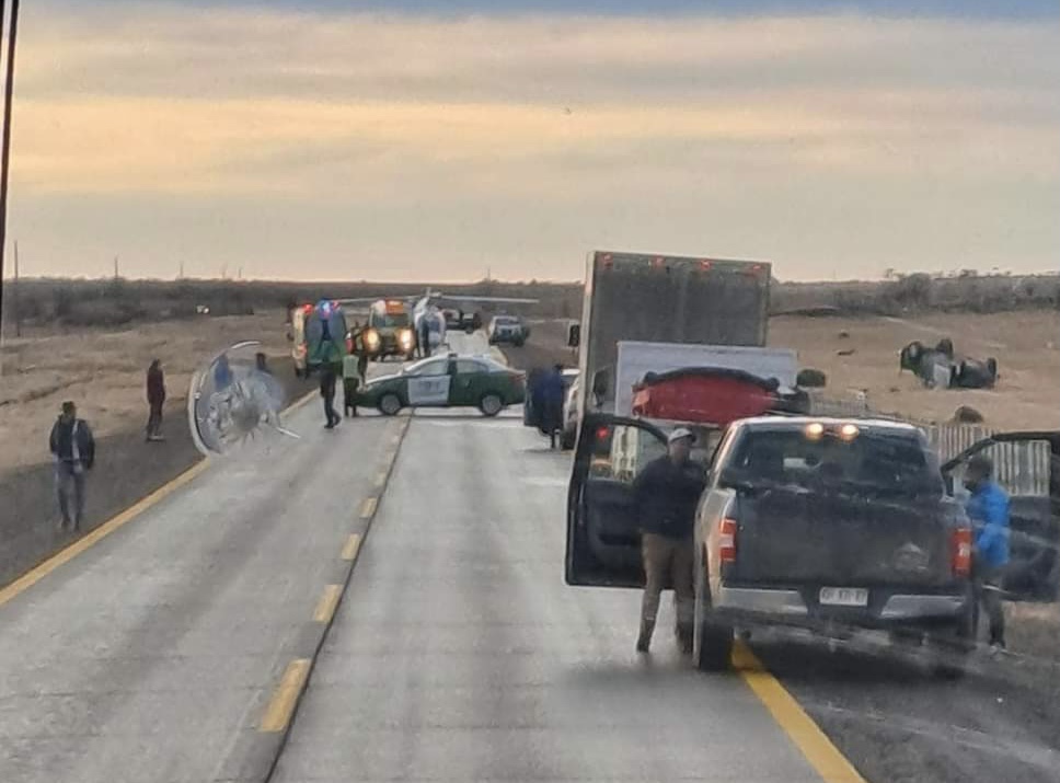 Dos funcionarios de Carabineros resultaron lesionados tras volcar en sector de Cerro Guido producto de la escarcha.