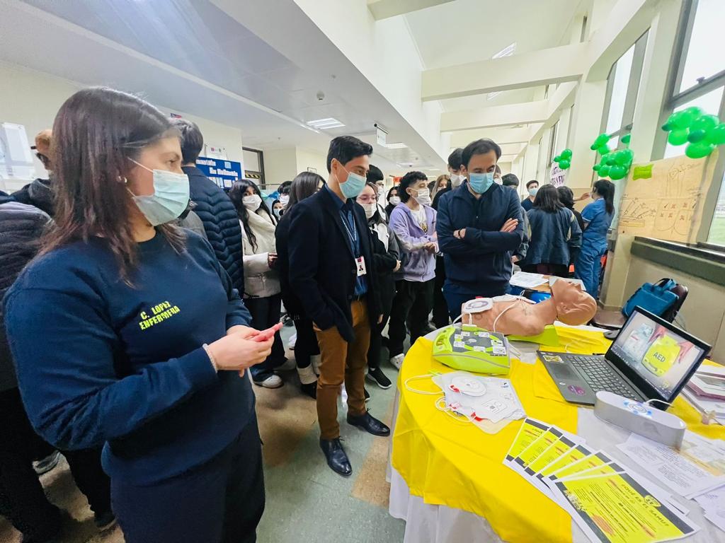 Asociación de Enfermeros y Enfermeras (ASENF) del Hospital de Natales realizan exitosa exposición informativa y práctica de servicios clínicos dirigido a la comunidad
