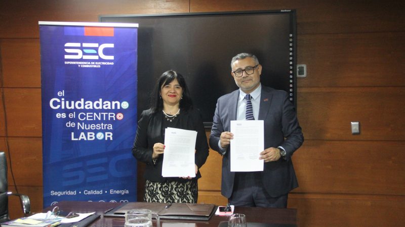 SEC firma convenio con CFT Magallanes para que egresados obtengan Licencia de Instalador