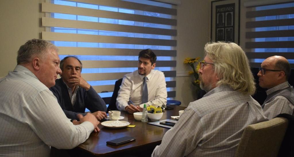 Senador Kusanovic se reúne con dirigentes de Asogama para abordar emergencia hídrica en la región. 
