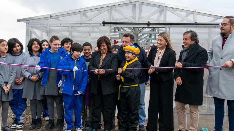 HIF Chile hace entrega de invernadero a escuela municipal Elba Ojeda Gómez de Río Secoen Punta Arenas