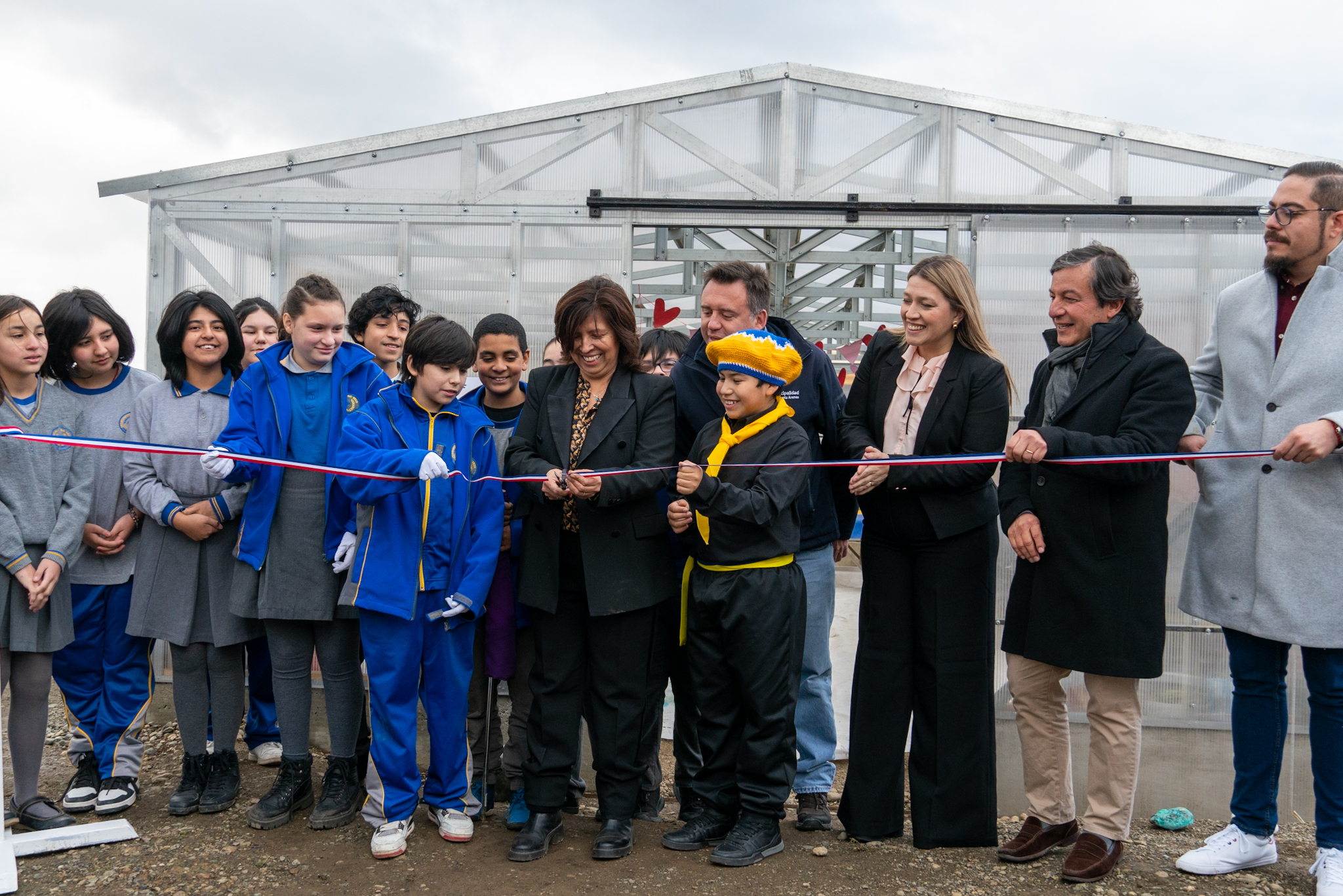 HIF Chile hace entrega de invernadero a escuela municipal Elba Ojeda Gómez de Río Secoen Punta Arenas
