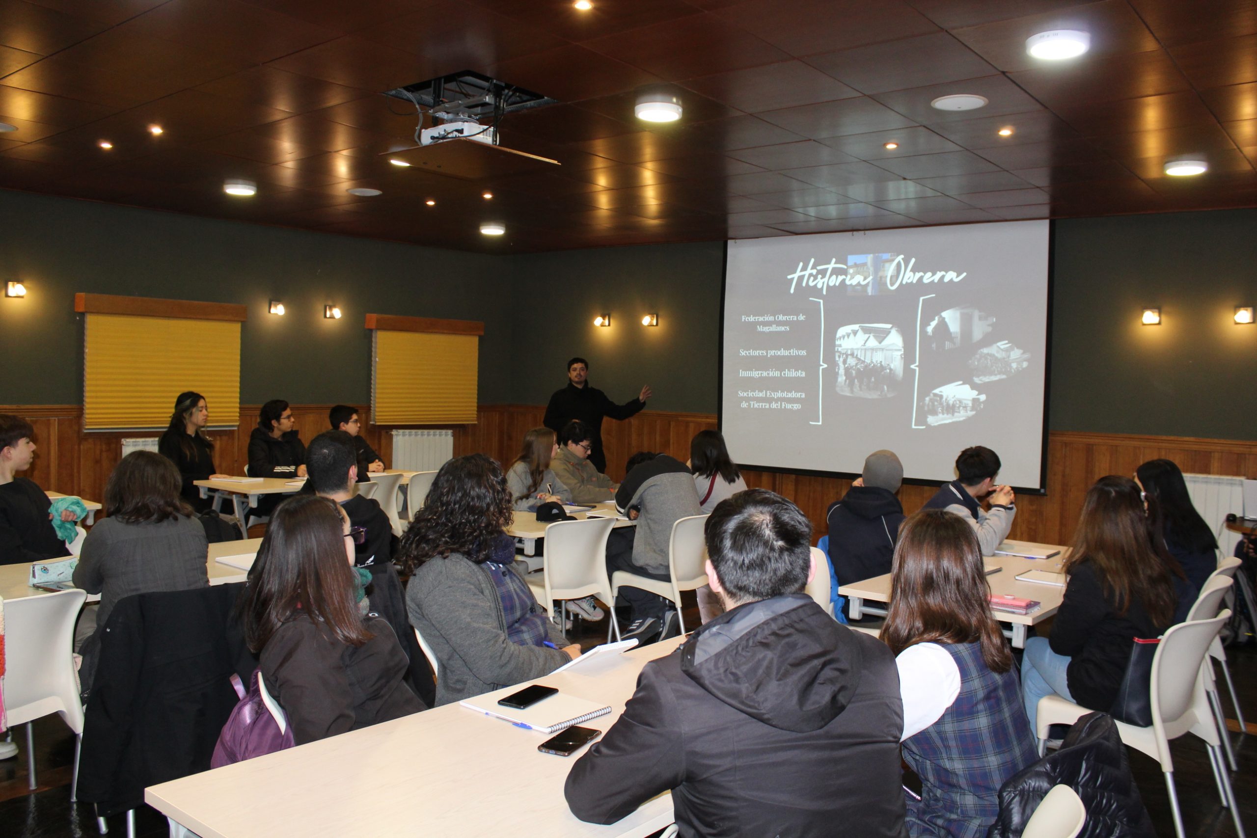 Delegación Provincial de Ultima Esperanza desarrolla jornada para jóvenes líderes de centros de alumnos de Enseñanza Media