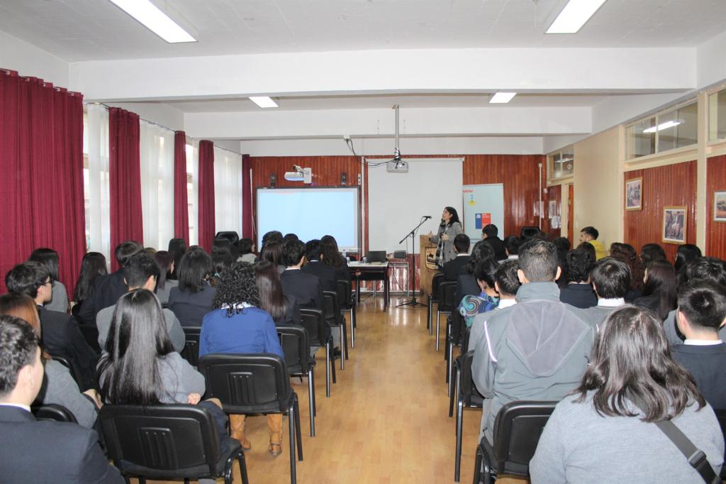 «SEREMI a la Sala» iniciativa de la SEREMI de Justicia en el Liceo Contardi para hablar sobre Derechos Humanos con los estudiantes