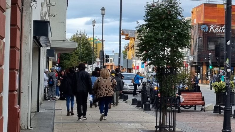 Tasa de ocupación de hombres es de 71,9% y de mujeres 55,1% en Magallanes