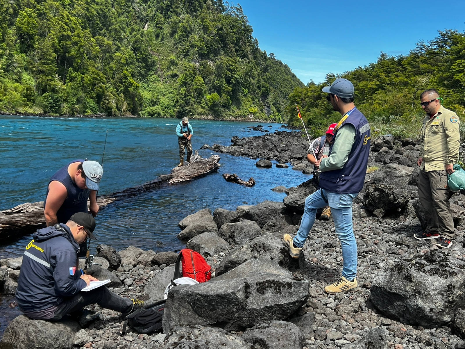 Sernapesca anuncia que se cerró la temporada de pesca recreativa para salmónidos en aguas continentales