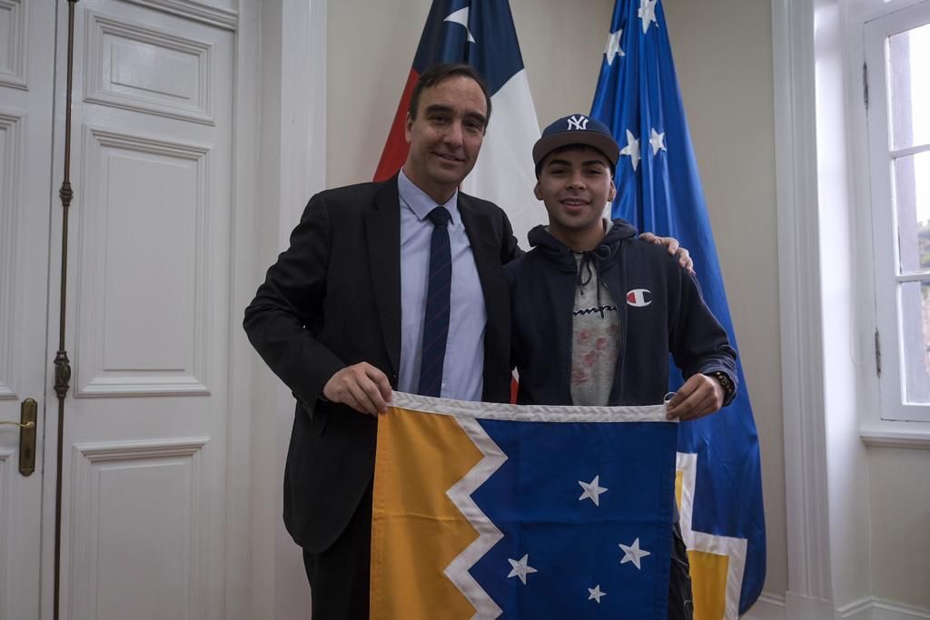 El magallánico Cristóbal García fue reconocido por el Gobernador Regional tras ser Campeón de Chile en torneo Para-Tenis de Mesa 2023