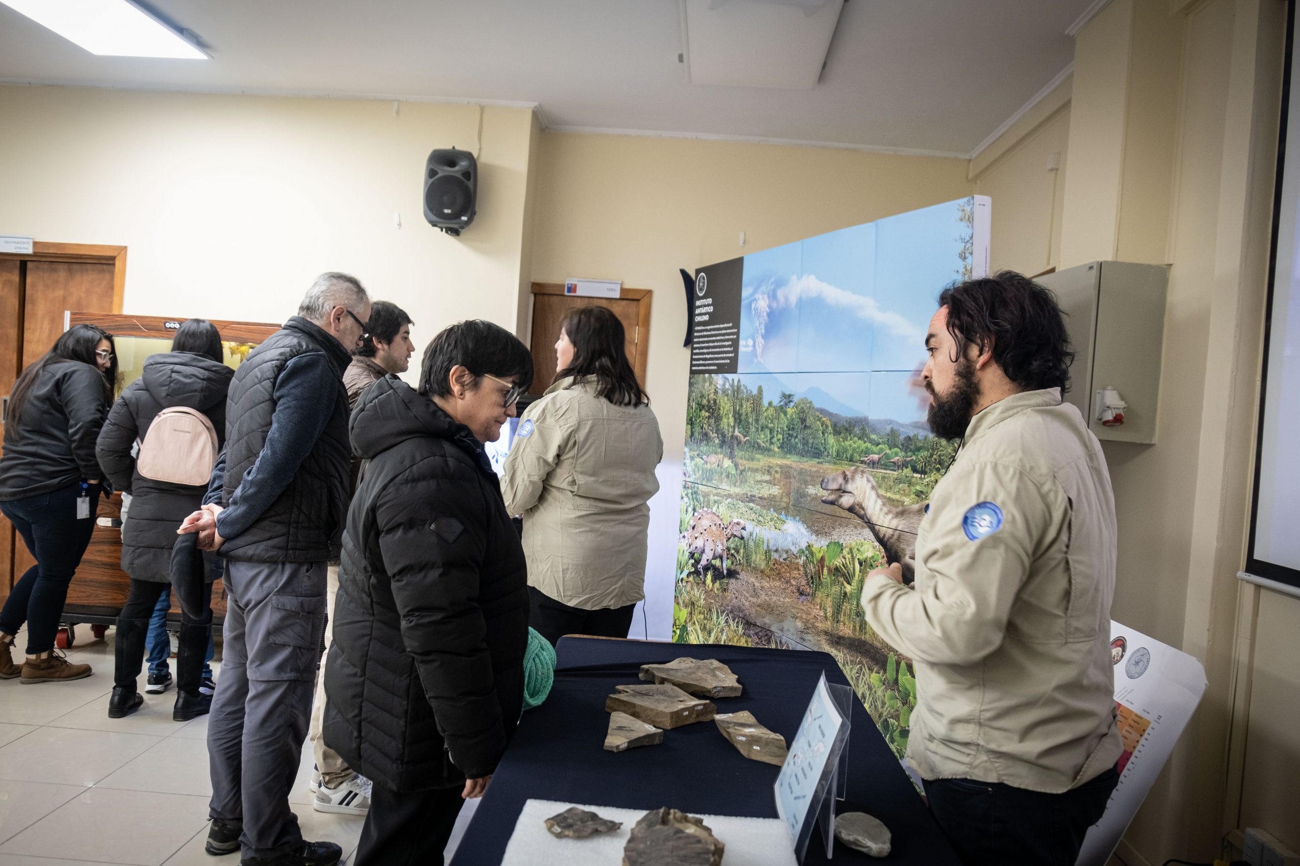 Familias magallánicas visitaron muestra de fósiles de Magallanes y Antártica en el Día de los Patrimonios