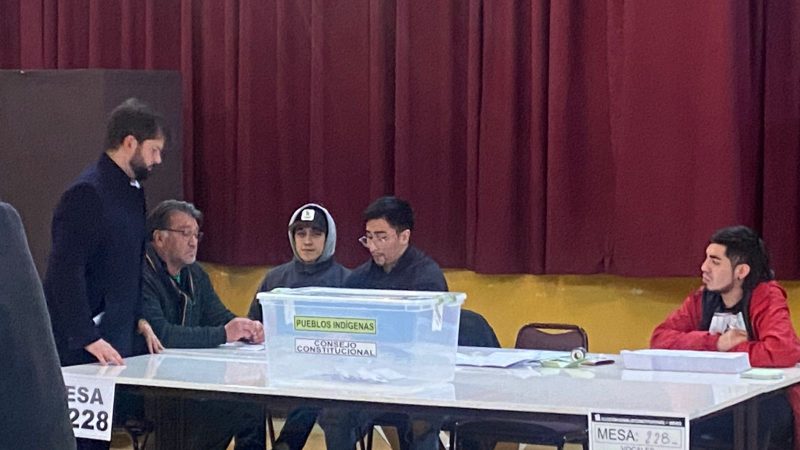 En Punta Arenas votó el Presidente Gabriel Boric