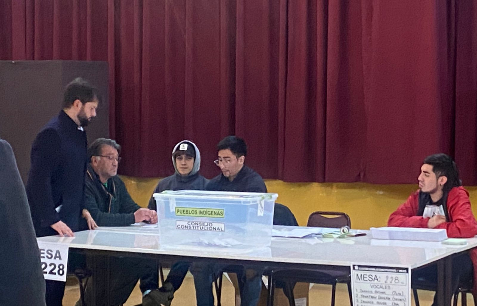 En Punta Arenas votó el Presidente Gabriel Boric