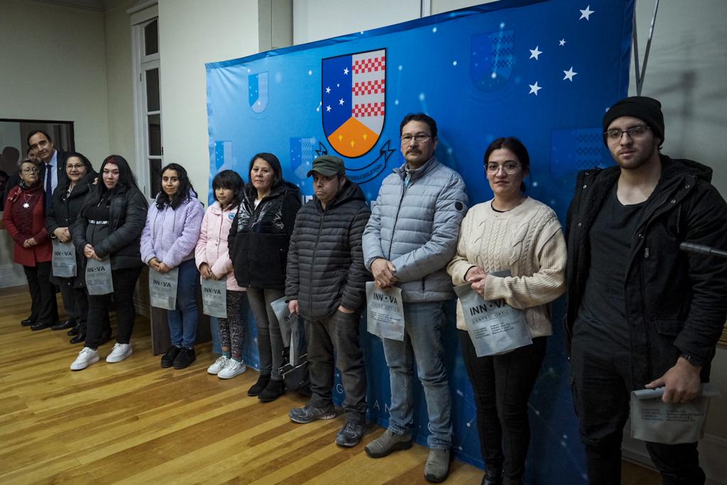 50 personas son beneficiadas con la entrega de lentos ópticos en Punta Arenas