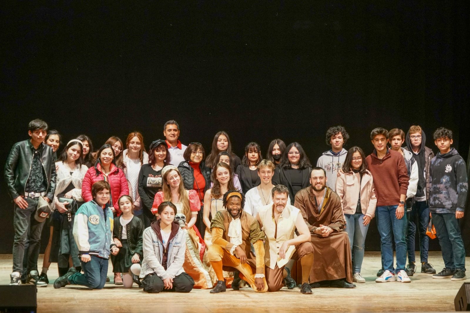 Con gran marco de público, compañía de teatro británica presentó «Romeo y Julieta» de Shakespeare en Punta Arenas