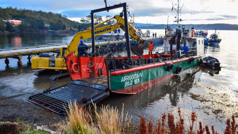 Realizan trabajos arqueológicos en zona donde se construirá rampa y explanada de Puerto Toro