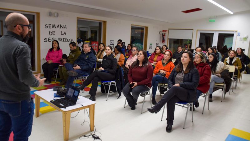 En activo diálogo social: Comunidad de Puerto Williams prospecta en torno a un futuro Sistema Nacional de Cuidados