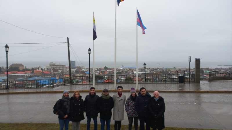 Izamiento de banderas de las diversidades en conmemoración del Mes del Orgullo en Punta Arenas