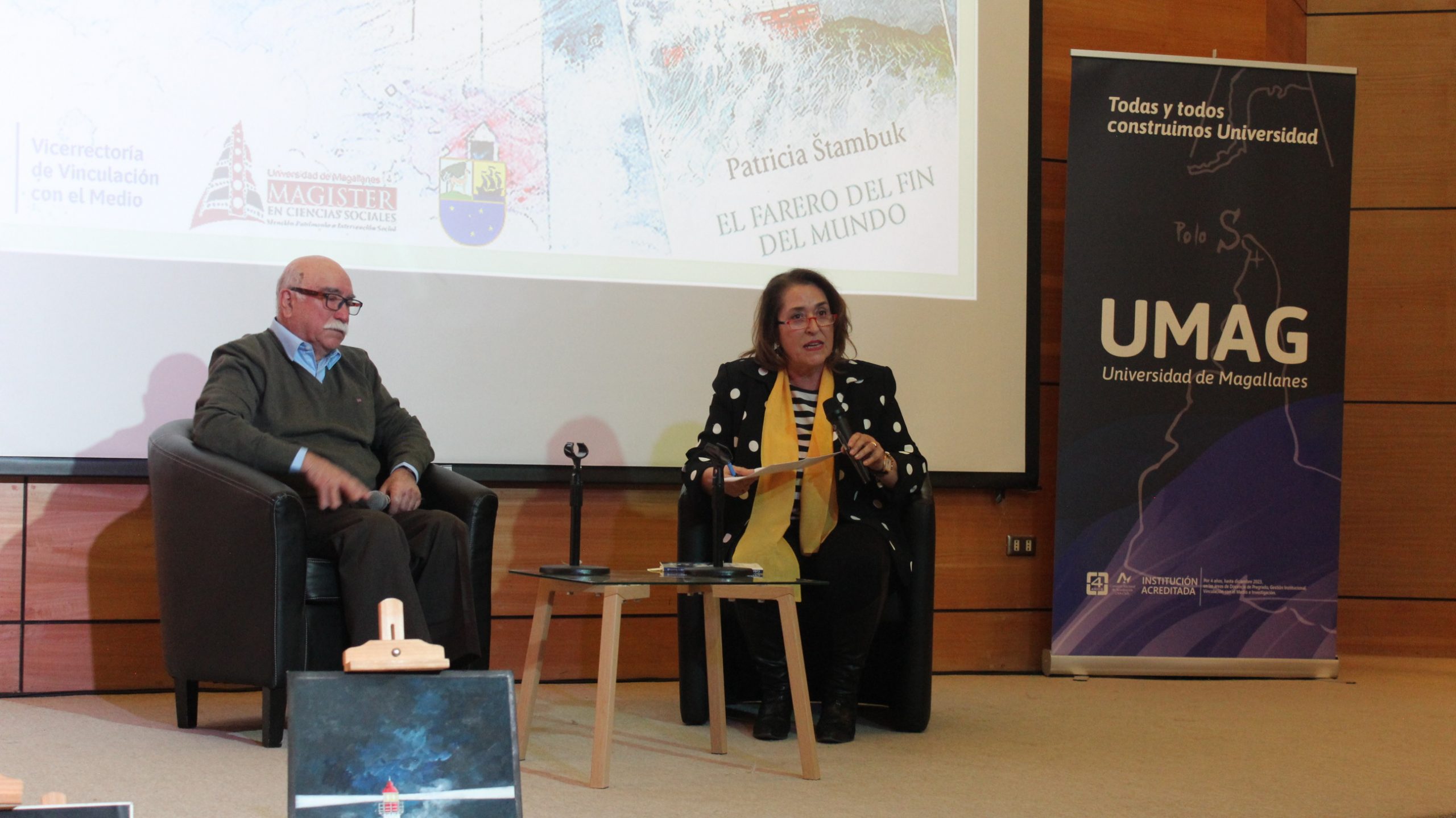 Patricia Stambuk presentó libro “El Farero del Fin del Mundo” en Universidad de Magallanes