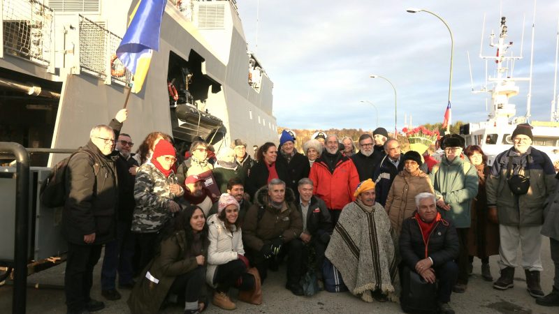Autoridades regionales de Magallanes acompañaron a ex presos políticos a Isla Dawson