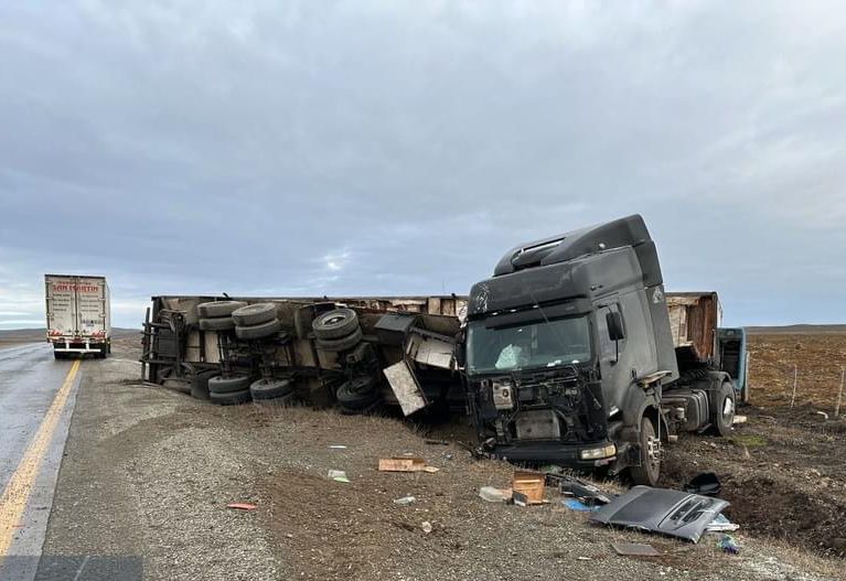Camión de carga argentino sufrió accidente en ruta CH 257 de Tierra del Fuego