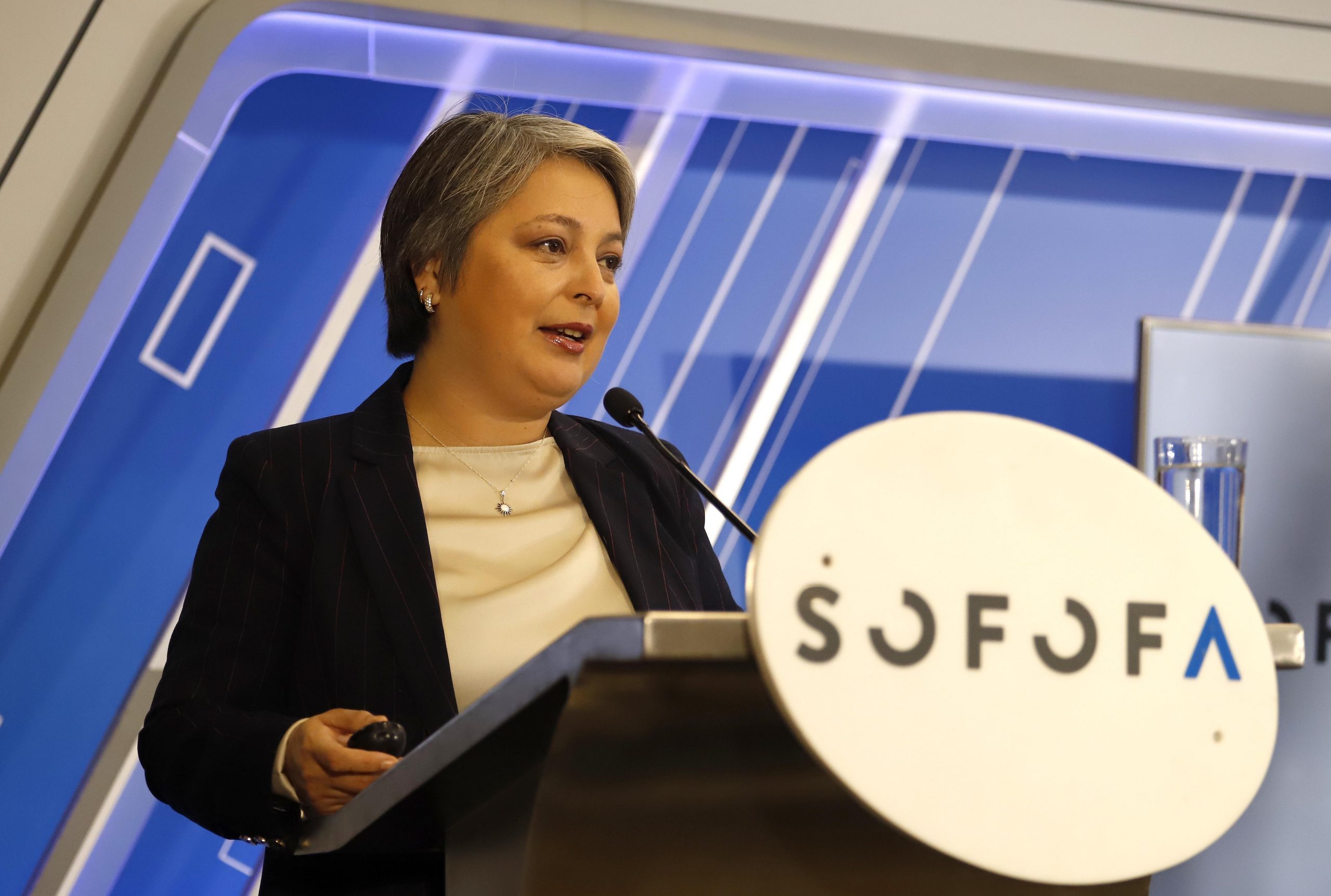 Ministra del Trabajo Jeannette Jara participa en seminario de la Sofofa sobre la ley 40 Horas y llama a acuerdo por reforma de pensiones