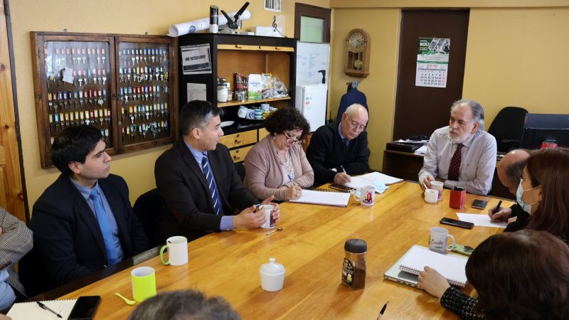Reunión informativa del SLEP con equipo directivo del Liceo Industrial de Punta Arenas