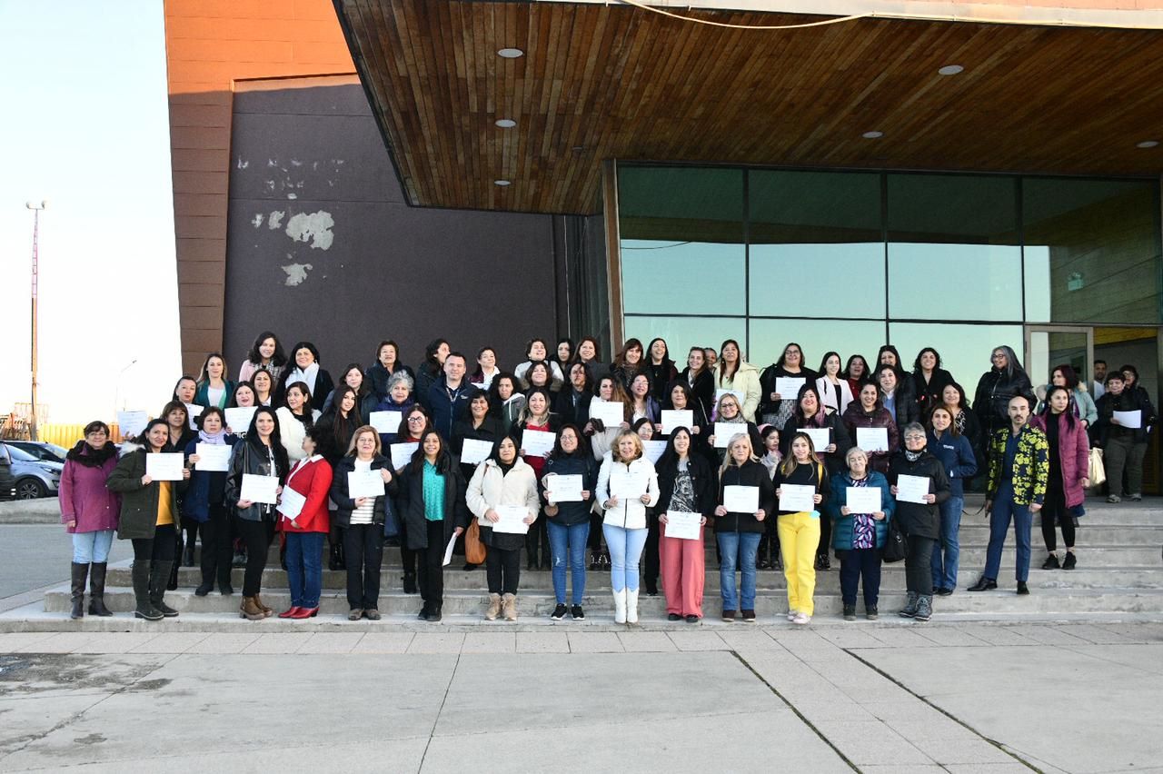 Talleres de la Oficina de la Mujer en Magallanes cerraron su primer semestre con un total de 160 usuarias