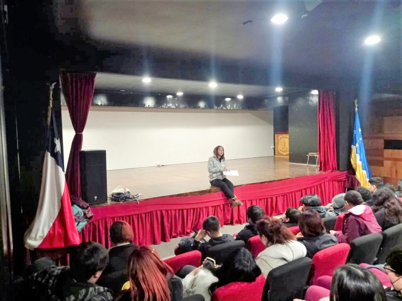 Abogada de la Corporación de Asistencia Judicial expuso ante estudiantes de Liceo de Porvenir, sobre figura legal de repudiación de paternidad