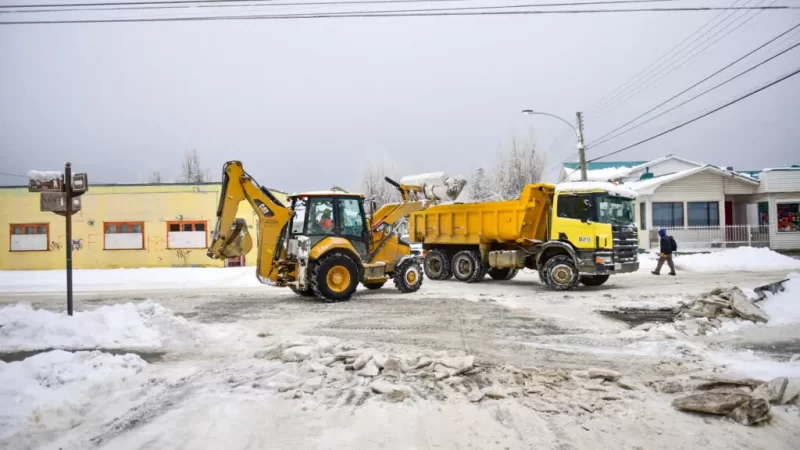 Continúan los trabajos en terreno ante bajas temperaturas como parte del Plan de Invierno de la Municipalidad de Natales