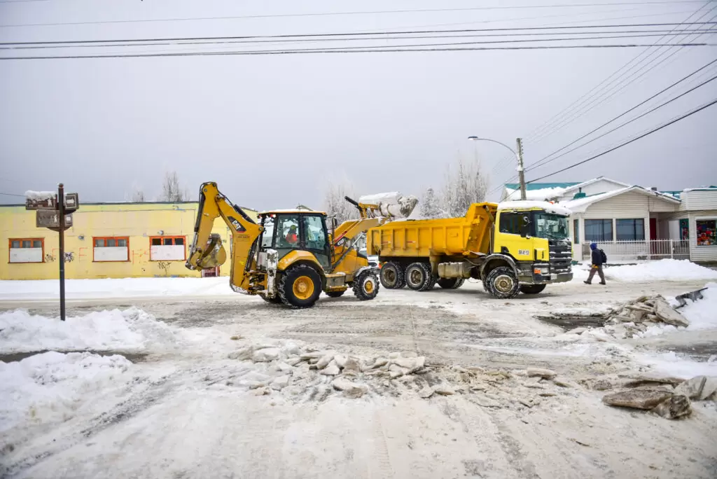 Continúan los trabajos en terreno ante bajas temperaturas como parte del Plan de Invierno de la Municipalidad de Natales