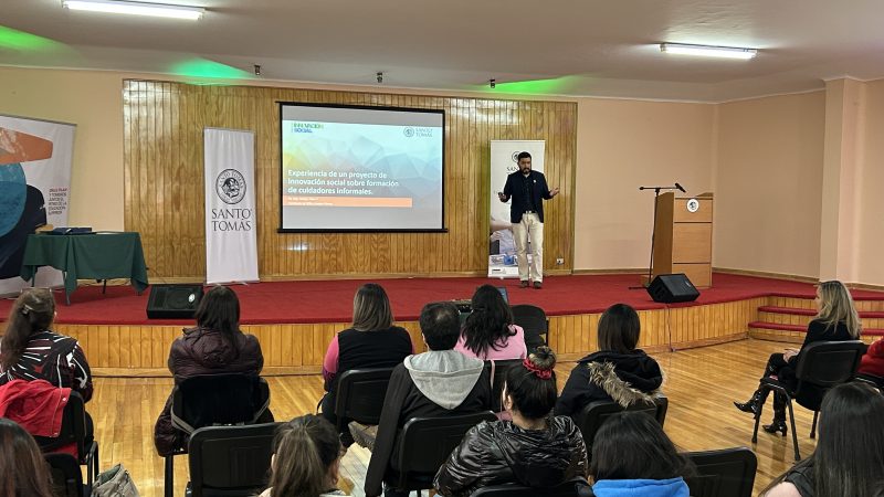 En seminario Área de Salud: Santo Tomás presentó libro digital para el cuidado de personas mayores