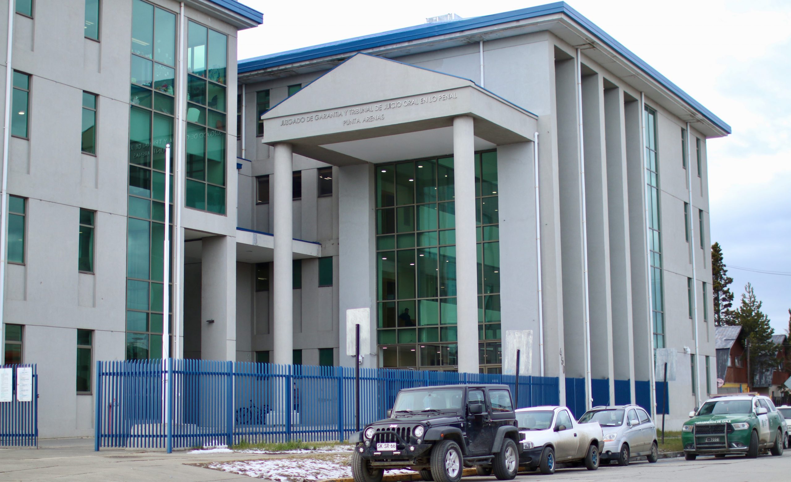 Juzgado de Garantía de Punta Arenas ordena a profesor no acercarse a alumno al que habría tratado en forma degradante 