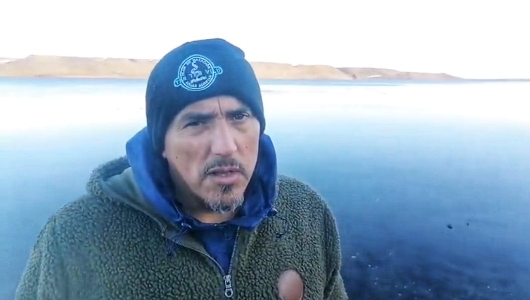 Deportista castreño cruzará a nado la Bahía de Porvenir por el 80° aniversario del Centro Social Hijos de Chiloé