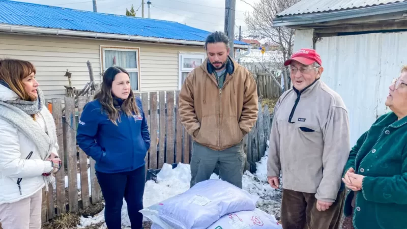 55 agricultores de Puerto Natales fueron beneficiados con entrega de alimentos para ovinos y aves de traspatio 