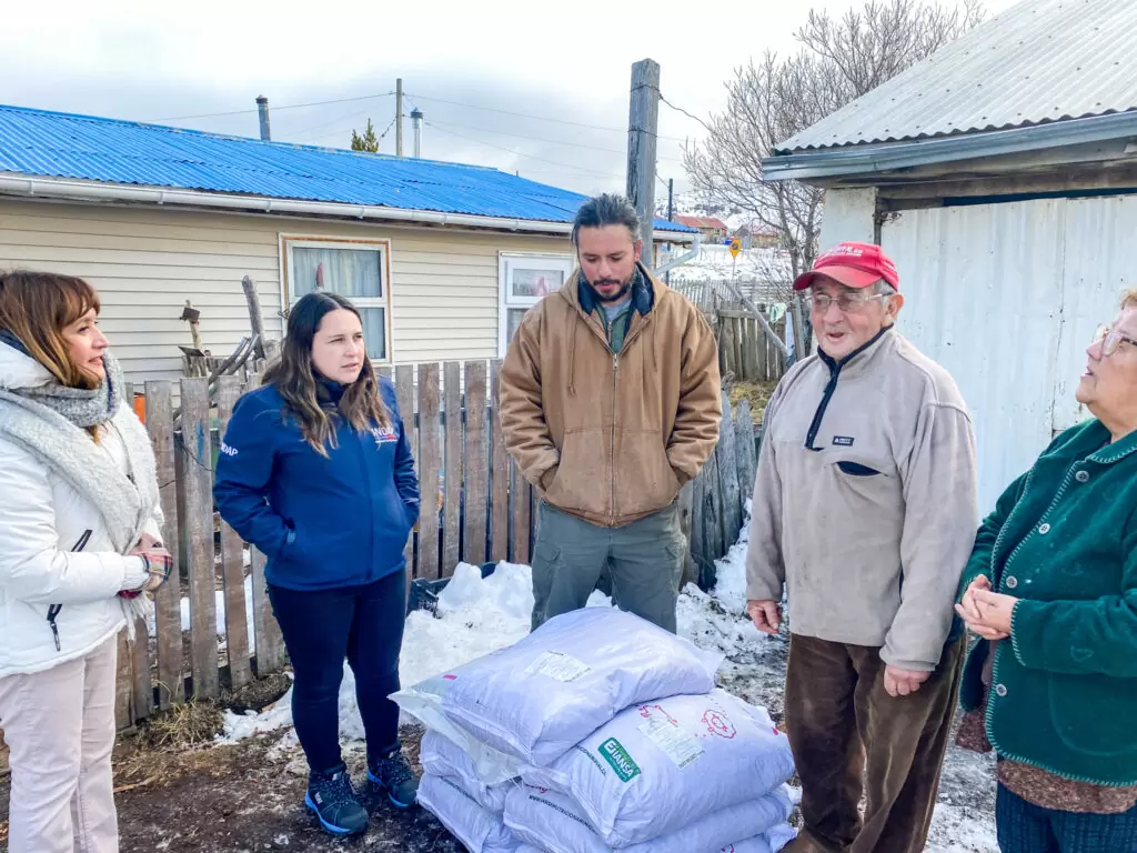 55 agricultores de Puerto Natales fueron beneficiados con entrega de alimentos para ovinos y aves de traspatio