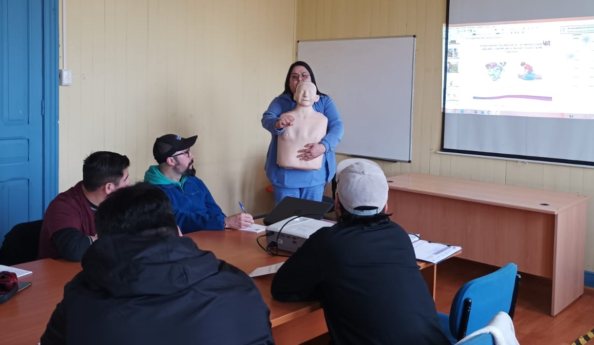 Equipo Epaustral se capacita en Primeros Auxilios a lo largo de la región