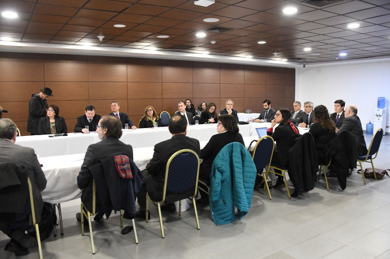 Ministro Marcos Kusanovic de la Corte de Apelaciones participa en reunión sobre el Plan de Búsqueda de Detenidos Desaparecidos