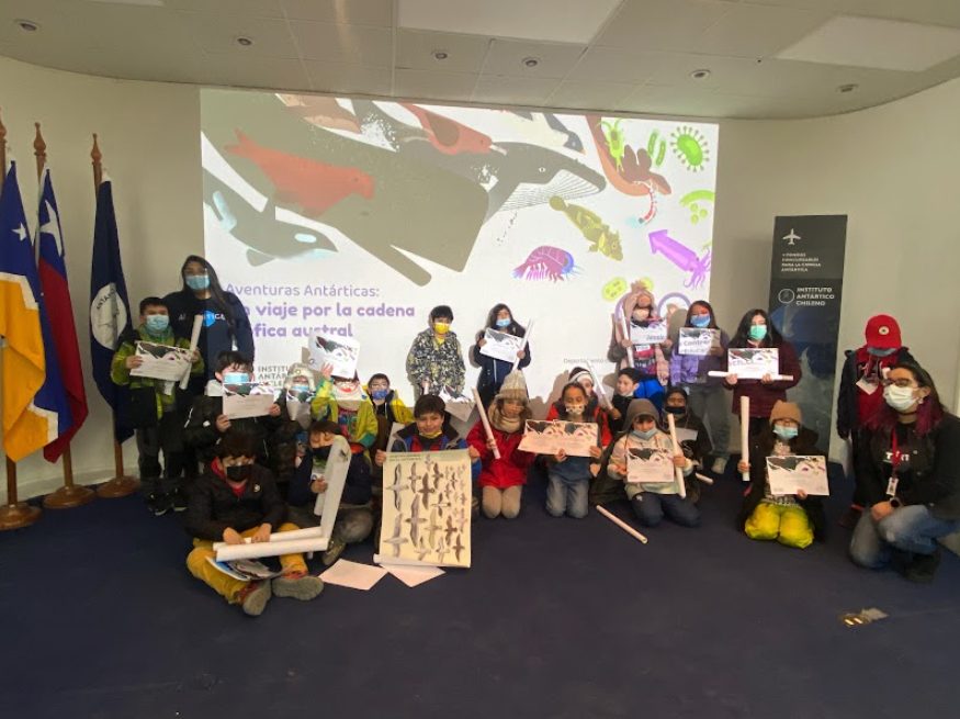 Niños y niñas aprendieron sobre la cadena trófica de Antártica en entretenido taller de invierno organizado por INACH