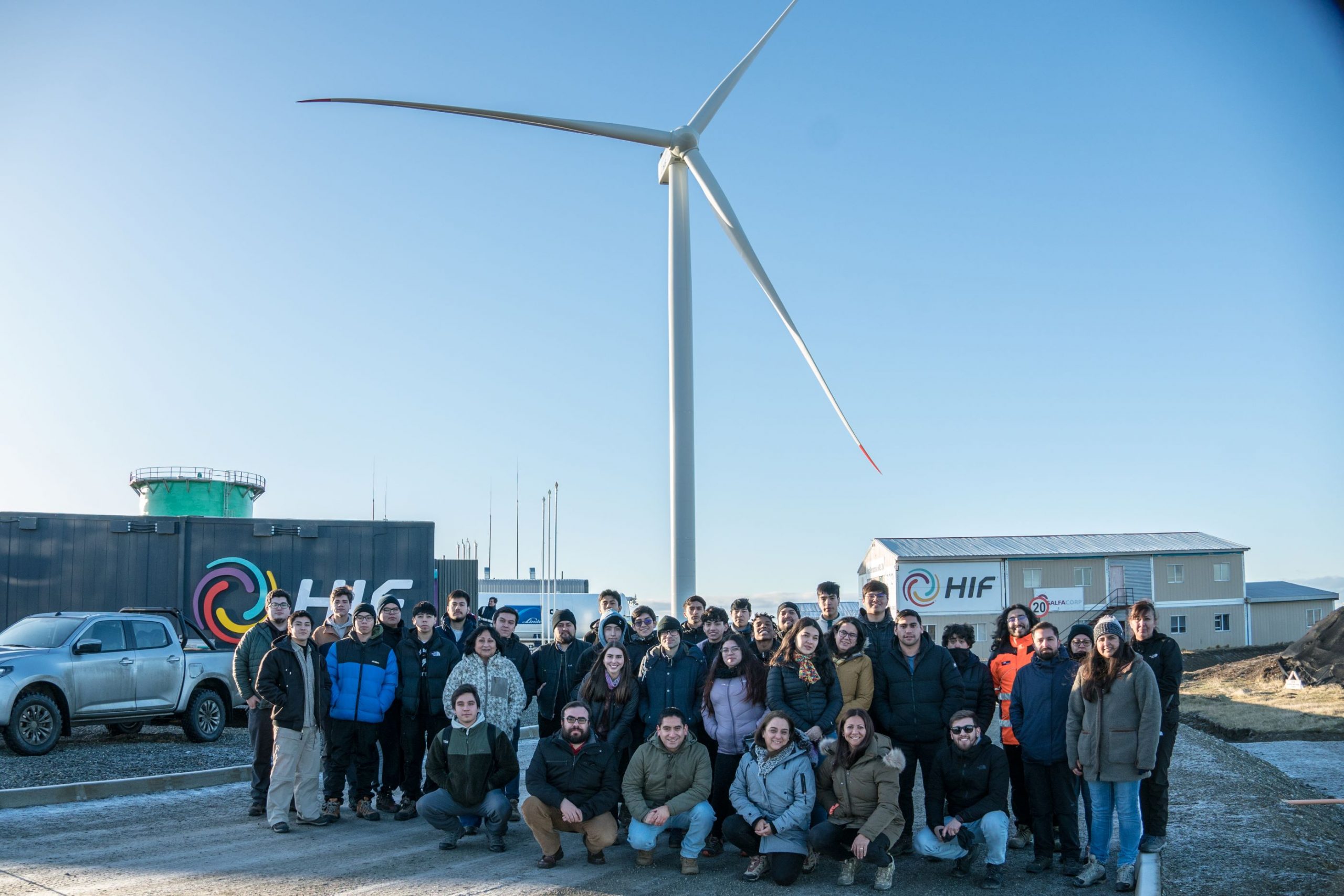Estudiantes de Educación Superior de Magallanes concluyen programa «Emprende Negocios Renovables» con visita a la planta HIF Haru Oni