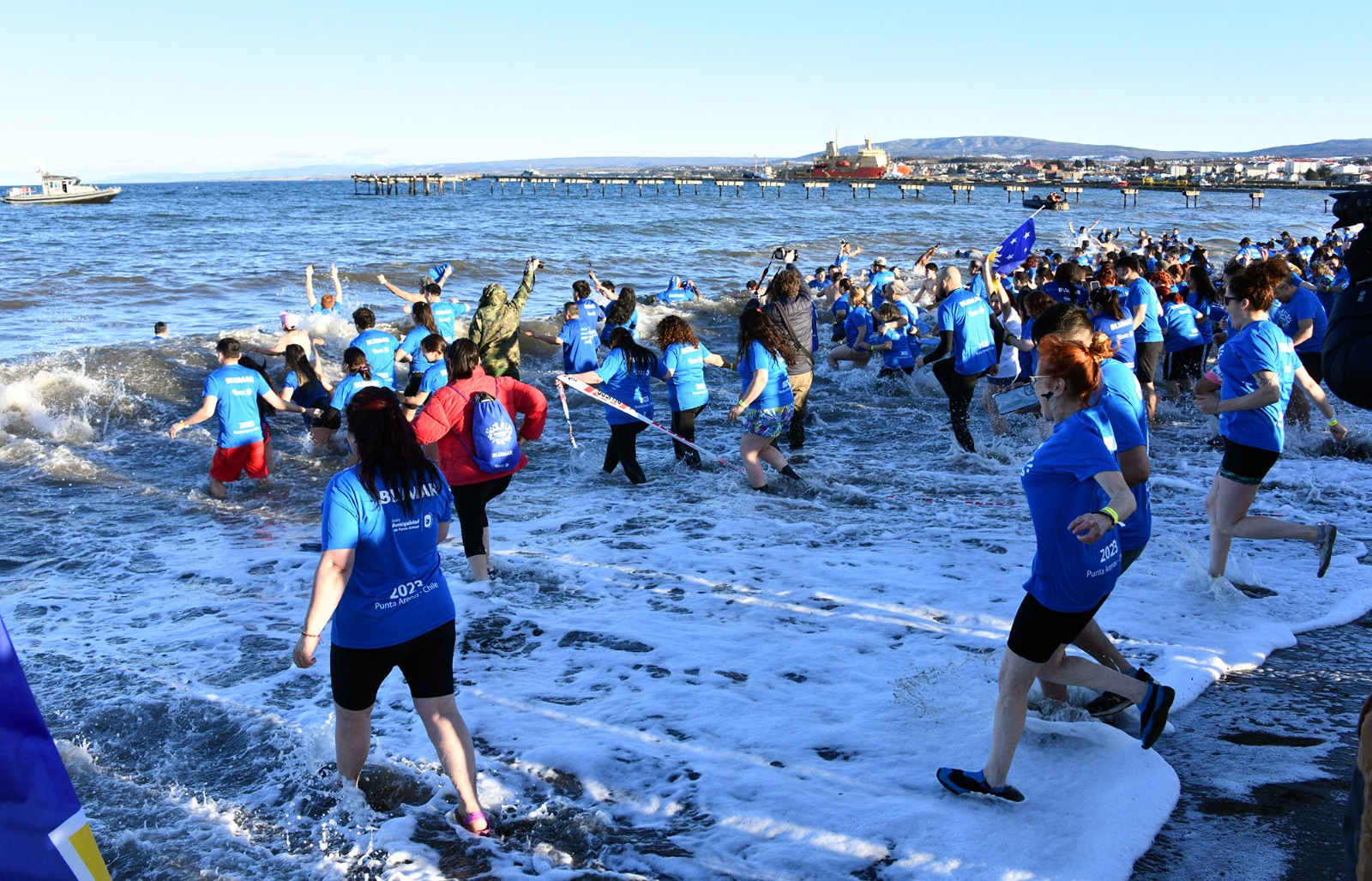 Más de 15.000 personas disfrutaron del Chapuzón 2023 en la Costanera de Punta Arenas
