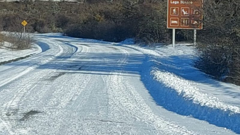 Continúan trabajos de despeje de nieve en rutas de Tierra del Fuego