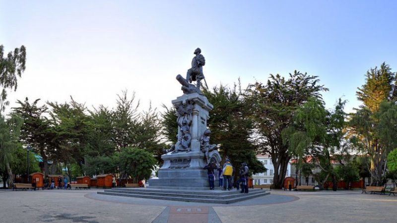 Comenzó nuevo concurso para asignación de 11 carros de artesanía ubicados en la Plaza Muñoz Gamero de Punta Arenas