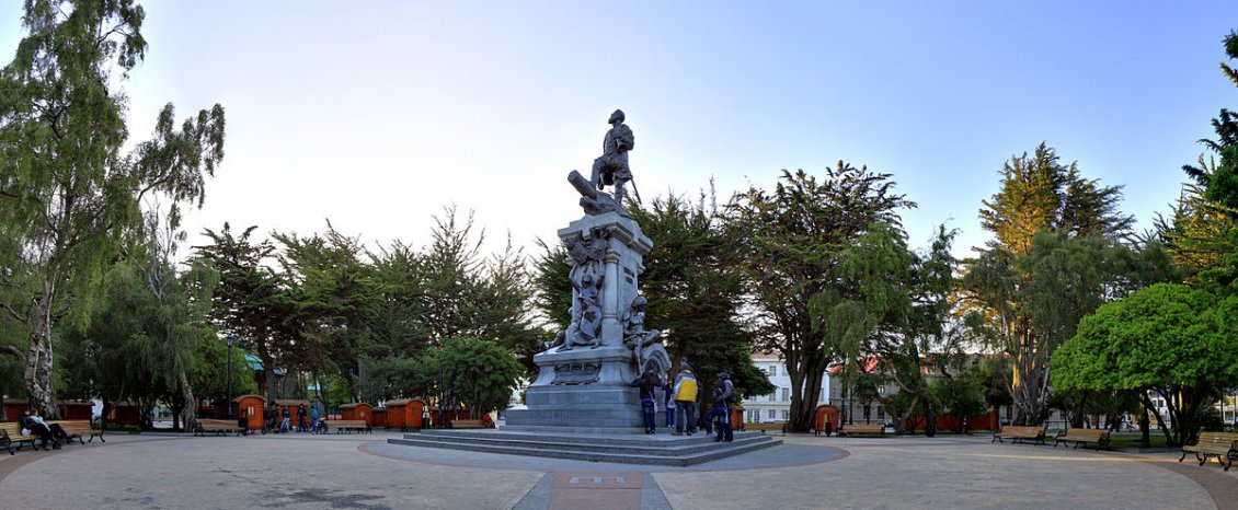 Comenzó nuevo concurso para asignación de 11 carros de artesanía ubicados en la Plaza Muñoz Gamero de Punta Arenas