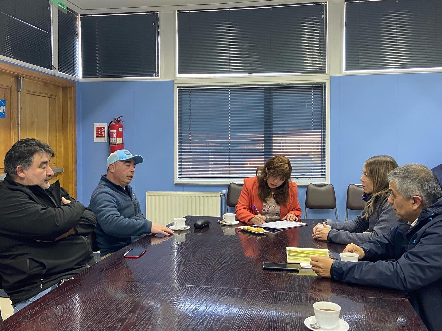 Transportistas del turismo se reunen con Delegada Presidencial de Ultima Esperanza y SEREMI de Obras Públicas