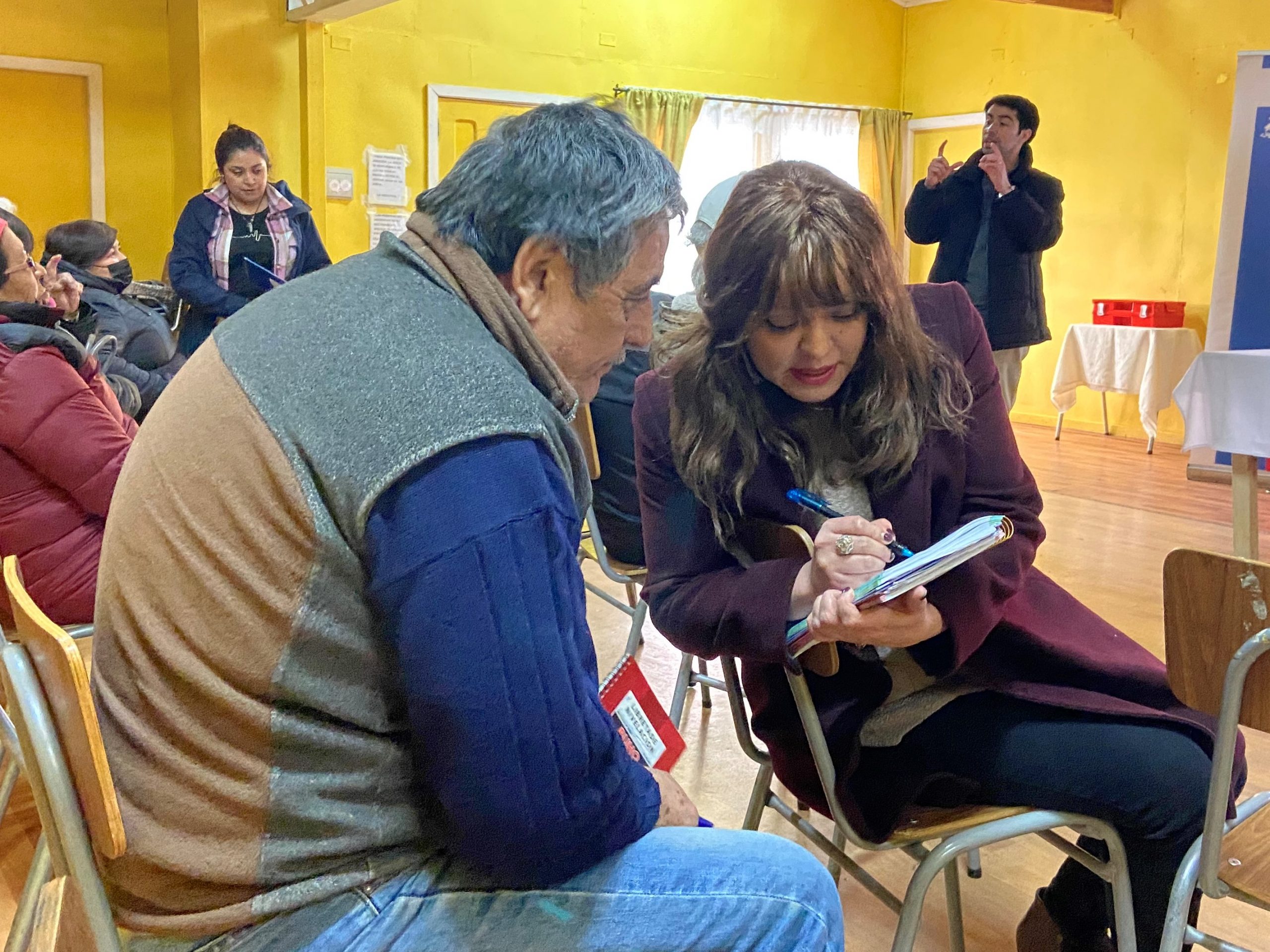 Delegada Provincial Romina Alvarez se reúne con Junta de Vecinos N° 8 de Puerto Natales