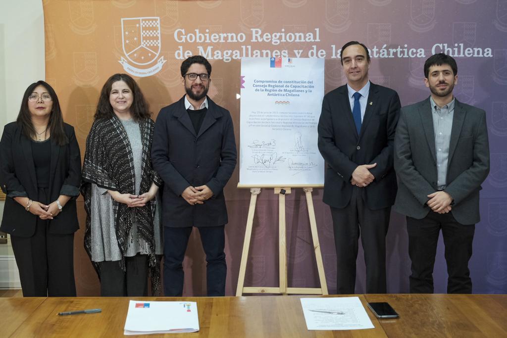 Sence y Gobierno Regional firman acuerdo de instalación del primer Consejo Regional de Capacitación para Magallanes