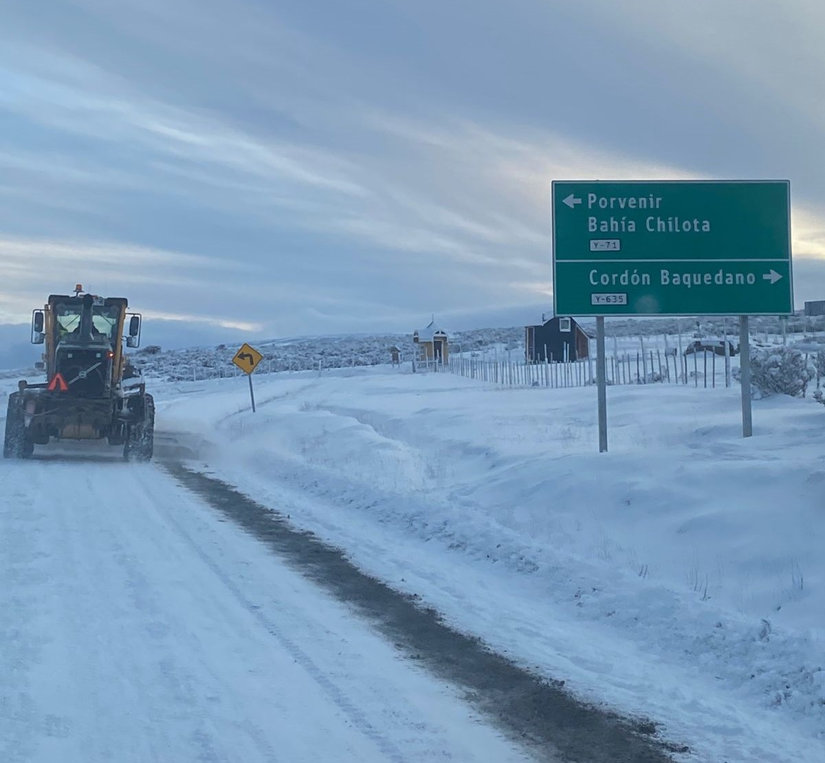Trabajos de despeje de nieve realiza Vialidad en rutas de Tierra del Fuego