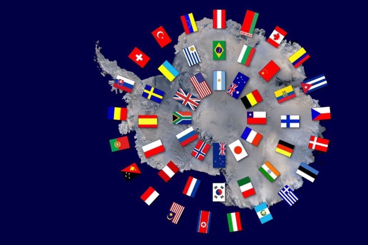 Las reclamaciones territoriales sobre la Antártica, están congeladas por el Tratado Antártico suscrito por Chile en 1959